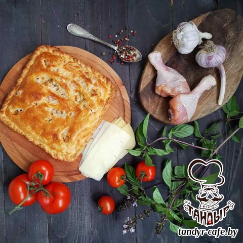 Тандыровский пирог с курицей, грибами и сыром