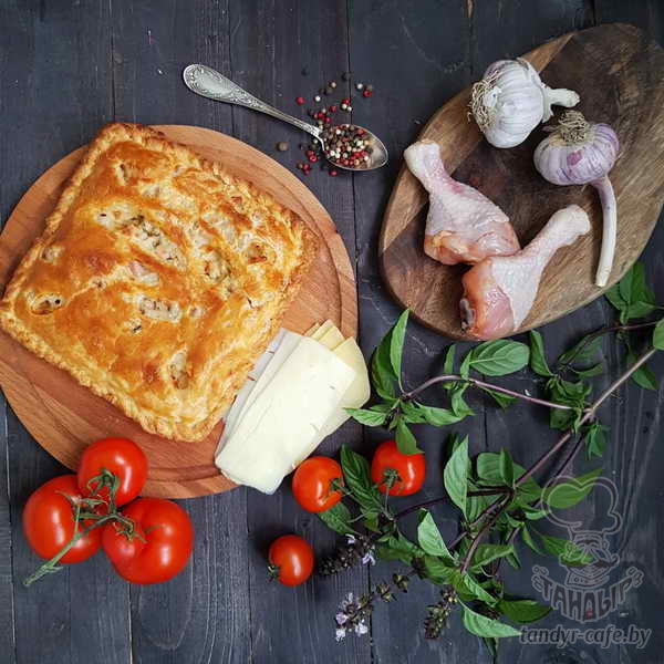 Тандыровский пирог с курицей, грибами и сыром