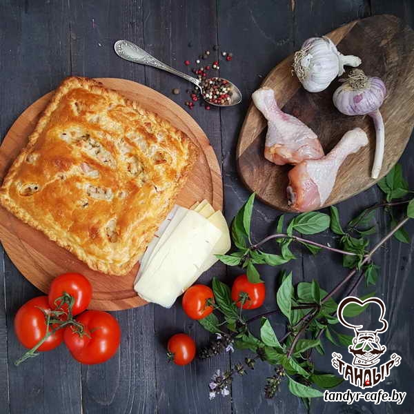 Тандыровский пирог с курицей, грибами и сыром