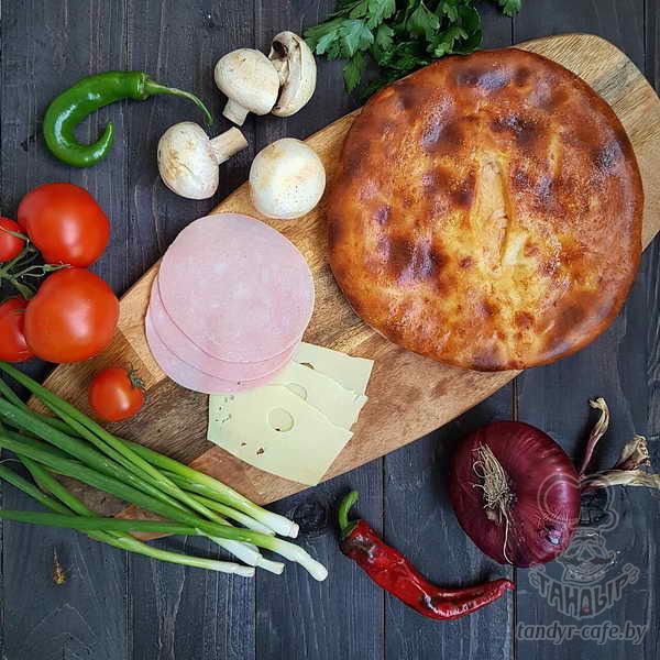 Пирог с ветчиной, грибами и сыром на дрожжевом тесте