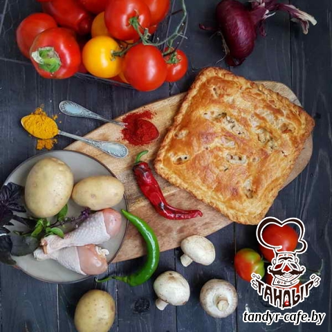 Тандыровский пирог с картофелем, курицей и грибами на слоёном тесте