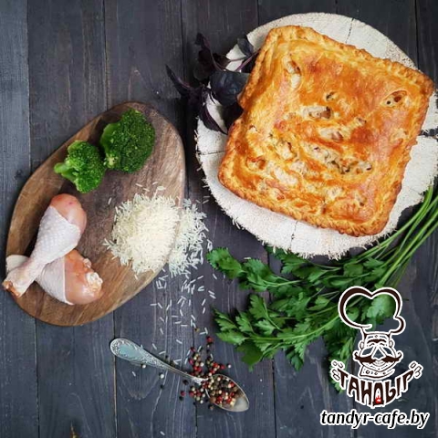 Тандыровский пирог с курицей, брокколи и рисом