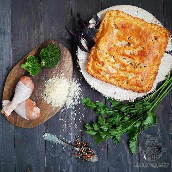 Тандыровский пирог с курицей, брокколи и рисом