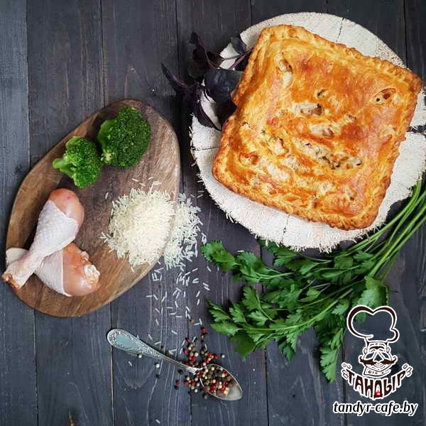 Тандыровский пирог с курицей, брокколи и рисом