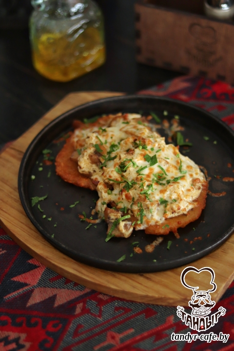 Драники с курицей и грибами 